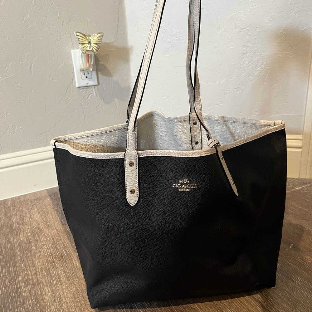 Large shoulder Coach bag